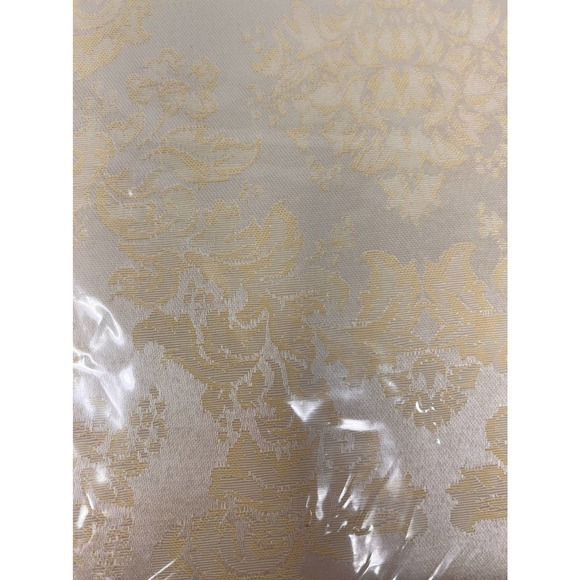 Dynasty Jacquard Tablecloth‎ Oblong 52" x 70" Gold/Cream - Picture 5 of 5